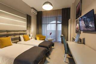 Отель Hotel Edma Александрия Стандартный двухместный номер с 1 кроватью или 2 отдельными кроватями и балконом-1