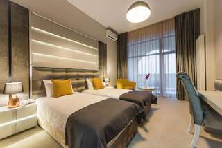 Отель Hotel Edma Александрия Стандартный двухместный номер с 1 кроватью или 2 отдельными кроватями и балконом-3